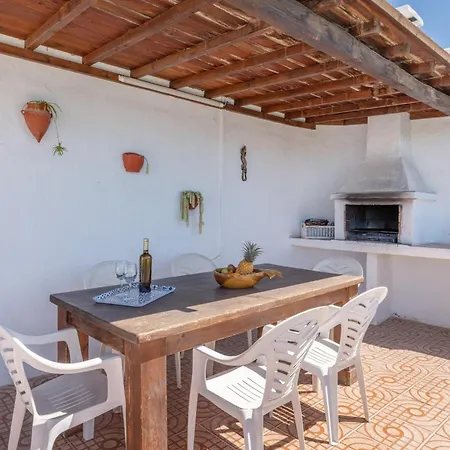 Andres House, تياس