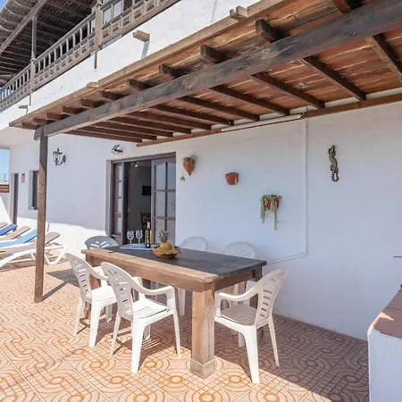 Andres House, تياس