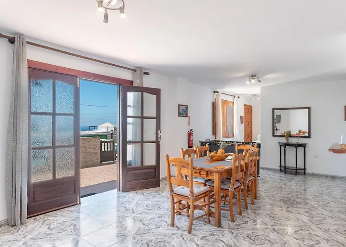 Andres House, * Tías