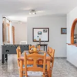 Andres House, Tías